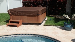 Adjustable hot tub spa cover cap